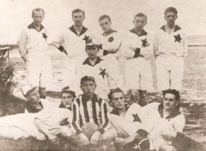 1920 SK Protivín úplně první dochované foto Stojící zleva:Procházka, Kohout, F.Pihlík, R.Řežábek, Radvanovský Uprostřed: Vojtěch Anderle Sedící zleva: Dvořák, Svoboda, Braniš, Pinkas, Benhart